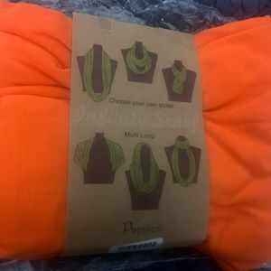 Papillon orange infinity scarf